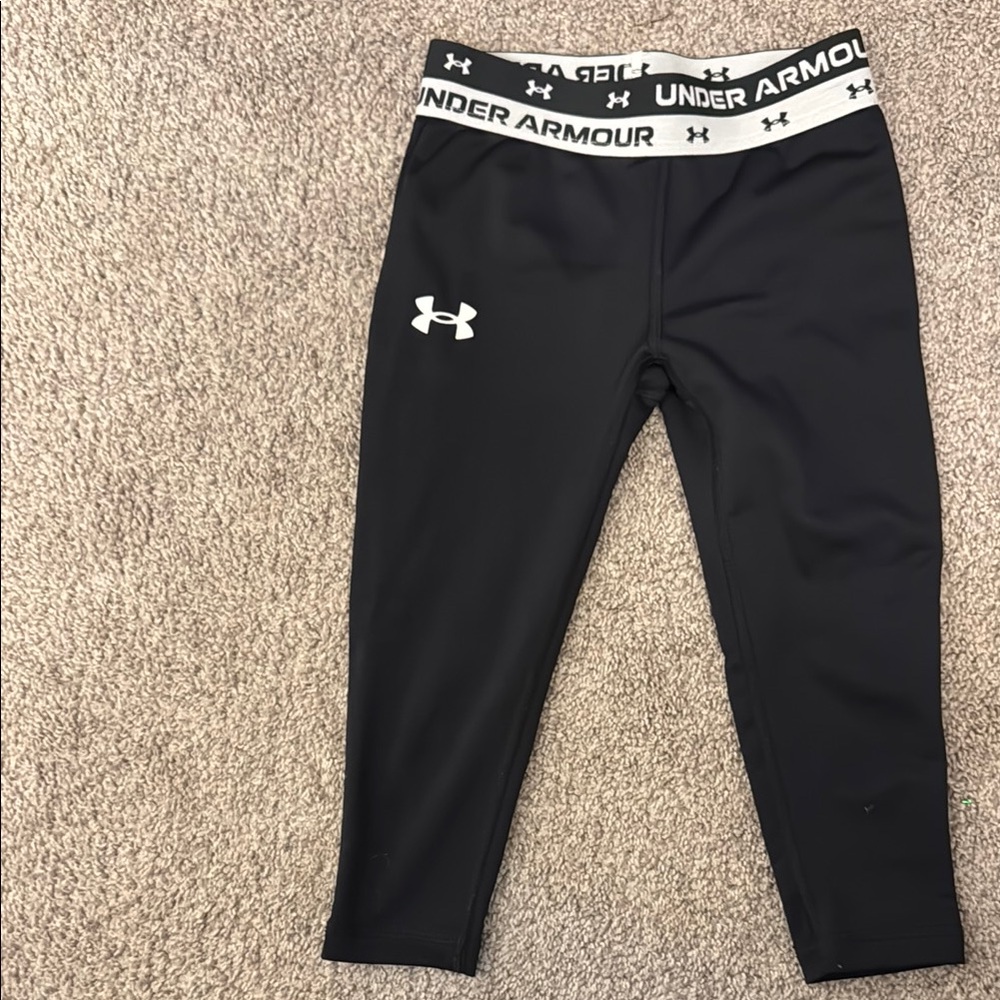 SZ 5 Under Armour Black Compression Leggings Cropped